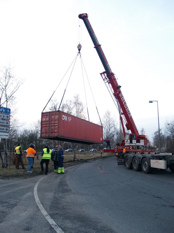 LKW verliert Container Koeln Niehler Ei P132.JPG